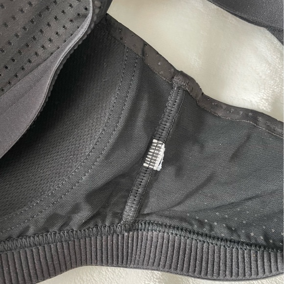 Small Victoria Secret Black Sports Bra - Picture 4 of 4